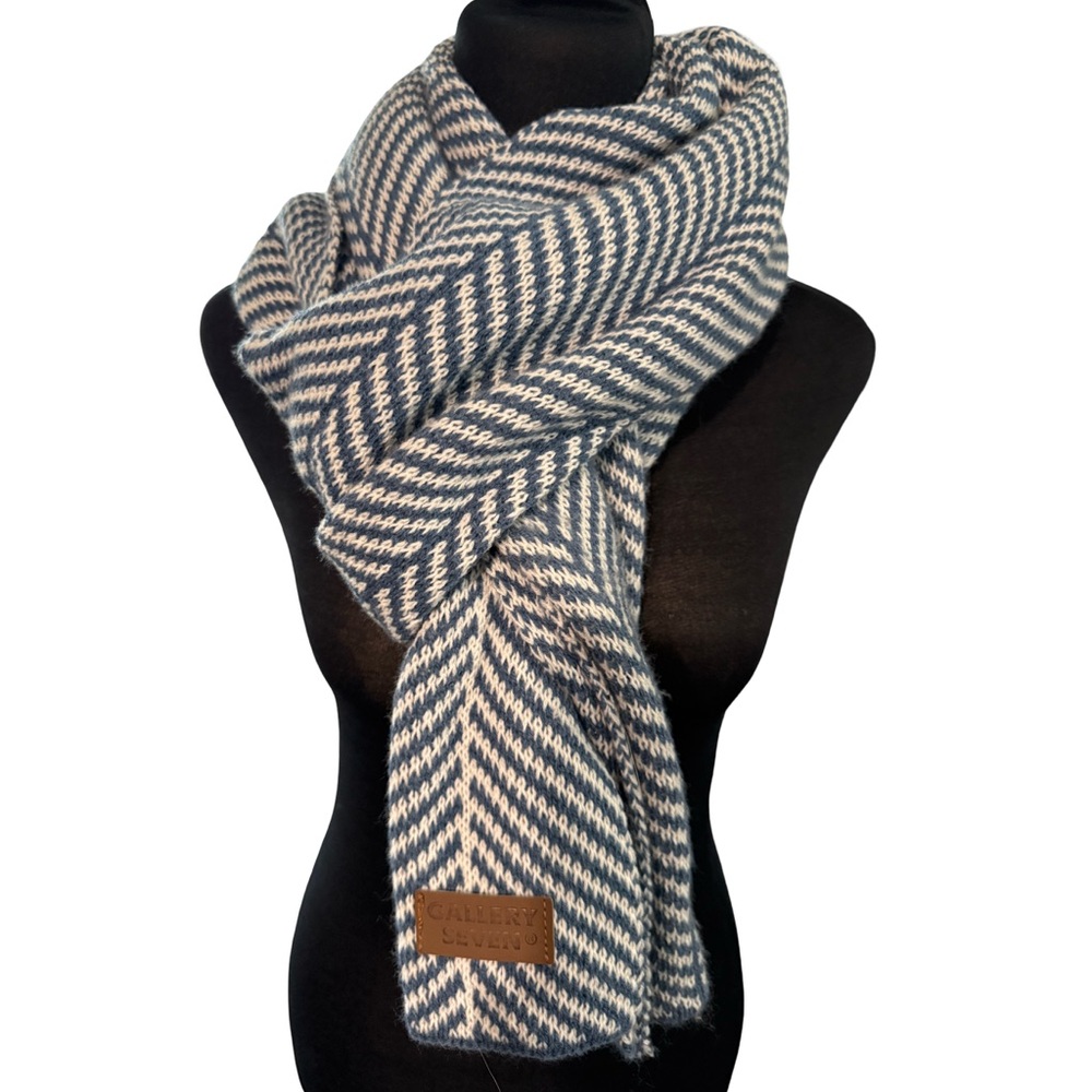 Gallery Seven Blue and White Knit Scarf